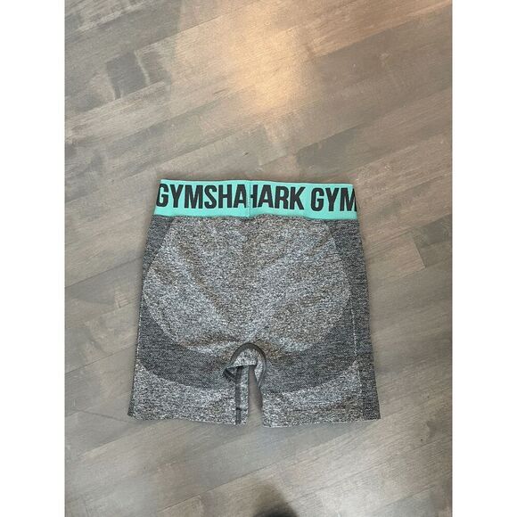 Gymshark Flex Shorts - Picture 2 of 3
